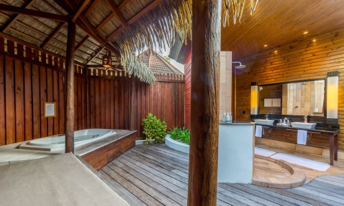 Jacuzzi Beach Villa